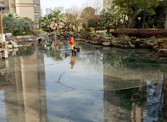 王下乡景观池淤泥清理