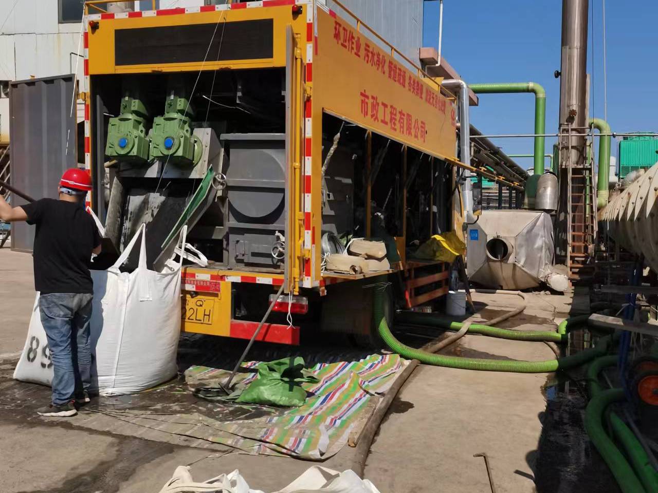 王下乡淤泥压干处理